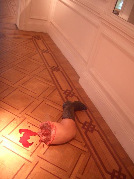 Galerie dart et jambe coupée