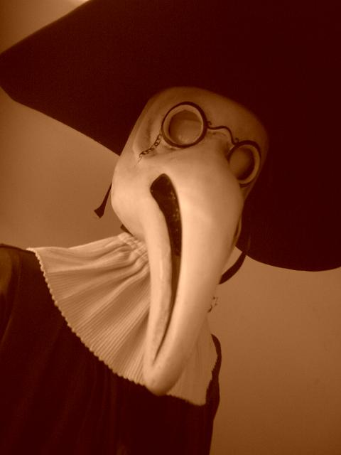 Masque de la peste musée médecine ERASME