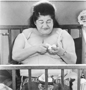 Edith Massey pink-flamingos2-9717