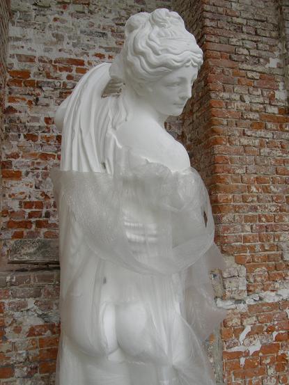 Gr&acirc;ce volupt&eacute; et petites p&eacute;p&eacute;s de marbre VERSO - Seneffe - Avril 08