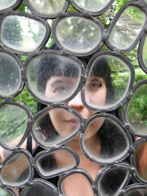 auto portrait &agrave; l'insecte - jardin d'Erasme - mai 08