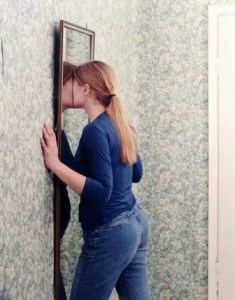 Susanna Hesselberg woman miror