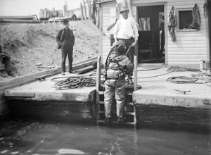 A man in a diving suit, about to descend, ca. 1910.jpg